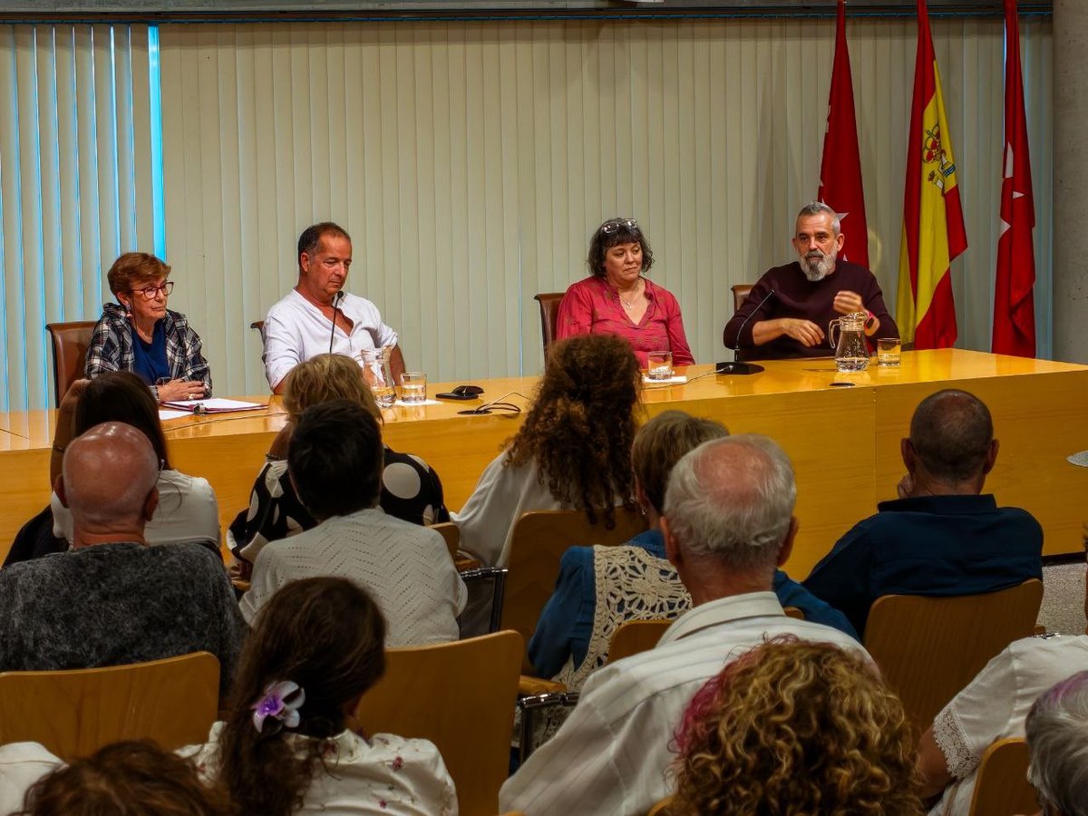 AidaCast's tweet photo. Decidir sobre la propia vida, también al final, es un derecho. Cuidar sin juzgar y respetar la voluntad de cada persona nos hace una sociedad más digna y libre. Hoy hemos hablado de ello en Rivas.

Gracias a @derechoamorir y a quienes lo han hecho posible. https://t.co/UtKvksj9e4