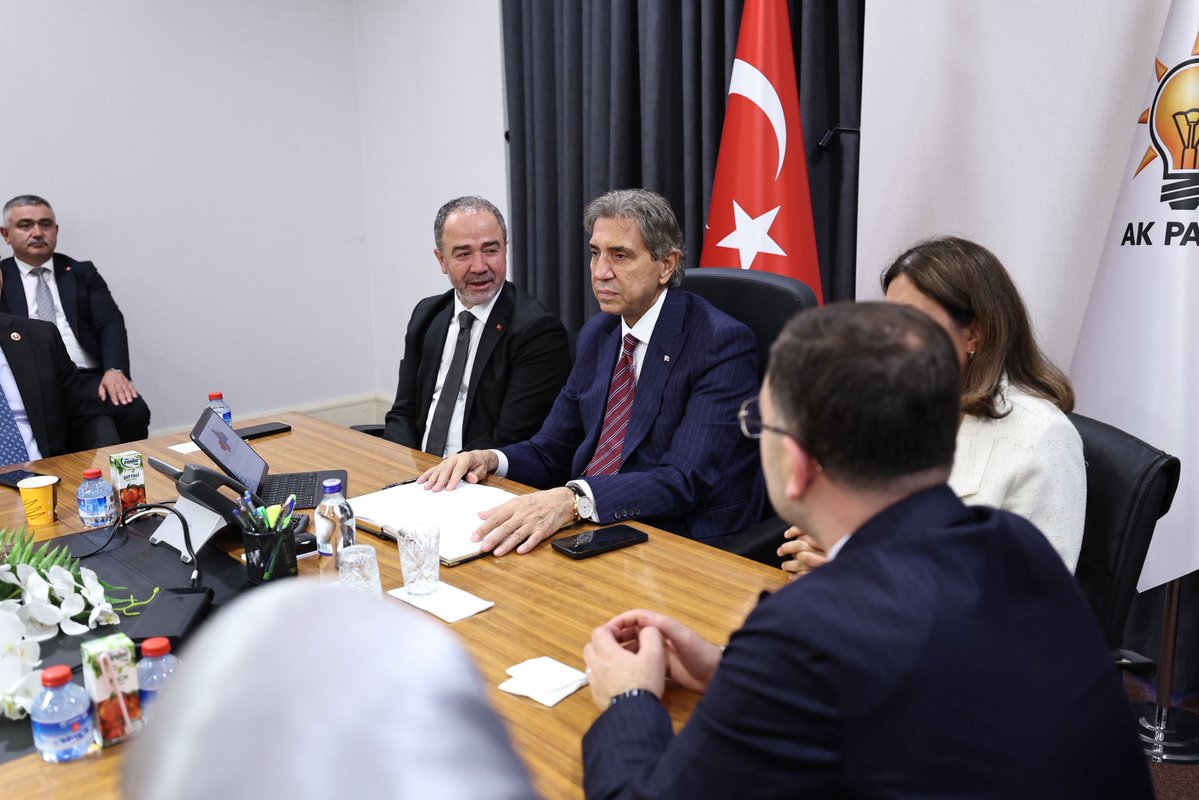 akpartitokat's tweet photo. 📍 AK Parti Genel Merkezi

AK Parti Tokat teşkilatlarımızla birlikte; Genel Başkan Yardımcımız ve Yerel Yönetimler Başkanımız Sayın Mustafa Demir’i ziyaret ettik.

… https://t.co/kI6eok6MMV