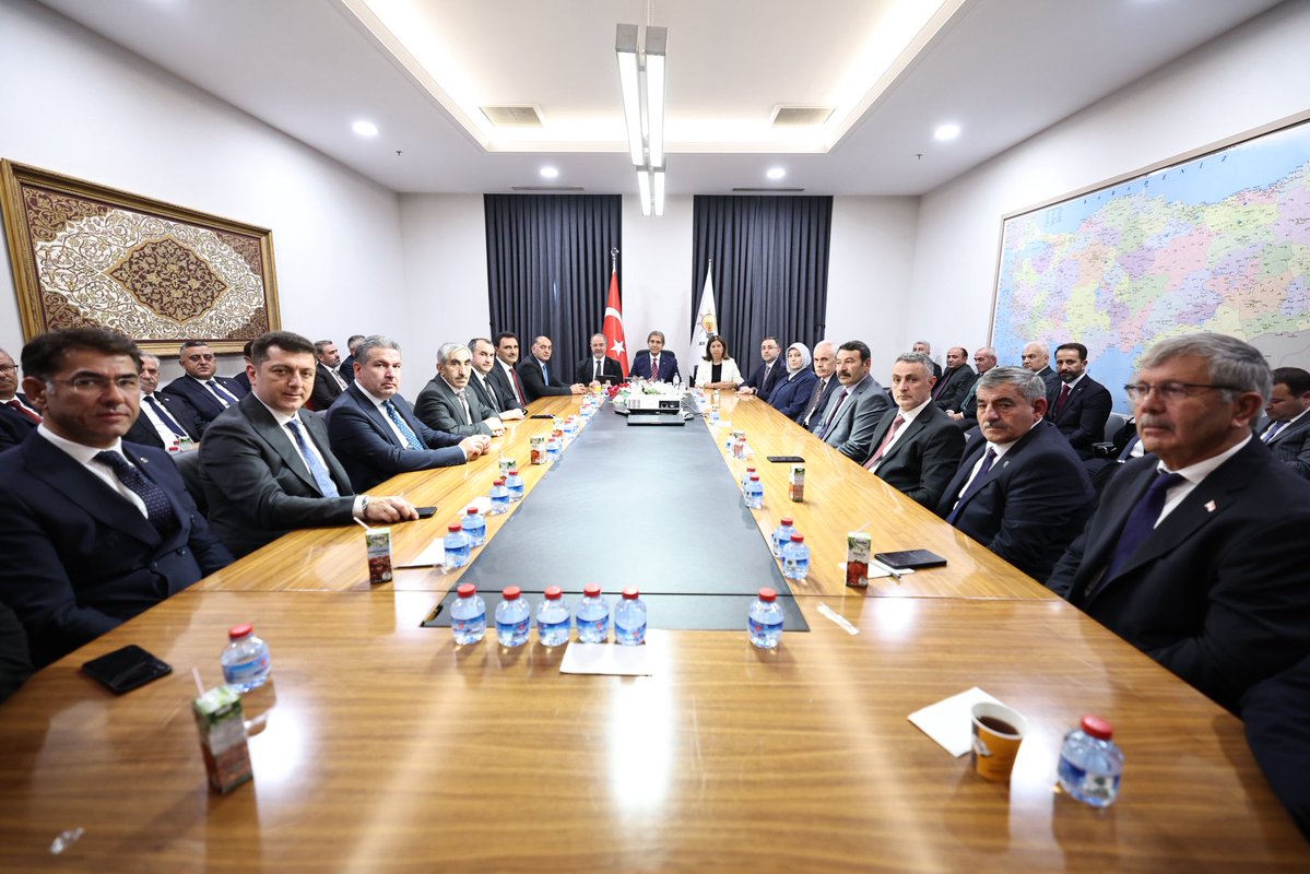 akpartitokat's tweet photo. 📍 AK Parti Genel Merkezi

AK Parti Tokat teşkilatlarımızla birlikte; Genel Başkan Yardımcımız ve Yerel Yönetimler Başkanımız Sayın Mustafa Demir’i ziyaret ettik.

… https://t.co/kI6eok6MMV