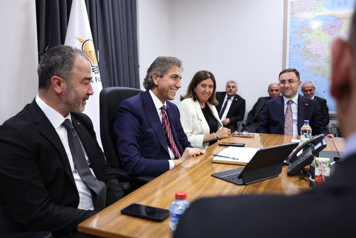 akpartitokat's tweet photo. 📍 AK Parti Genel Merkezi

AK Parti Tokat teşkilatlarımızla birlikte; Genel Başkan Yardımcımız ve Yerel Yönetimler Başkanımız Sayın Mustafa Demir’i ziyaret ettik.

… https://t.co/kI6eok6MMV