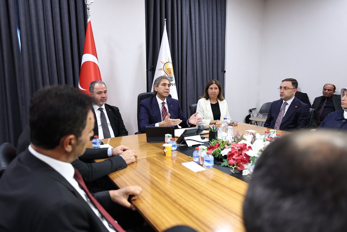 akpartitokat's tweet photo. 📍 AK Parti Genel Merkezi

AK Parti Tokat teşkilatlarımızla birlikte; Genel Başkan Yardımcımız ve Yerel Yönetimler Başkanımız Sayın Mustafa Demir’i ziyaret ettik.

… https://t.co/kI6eok6MMV