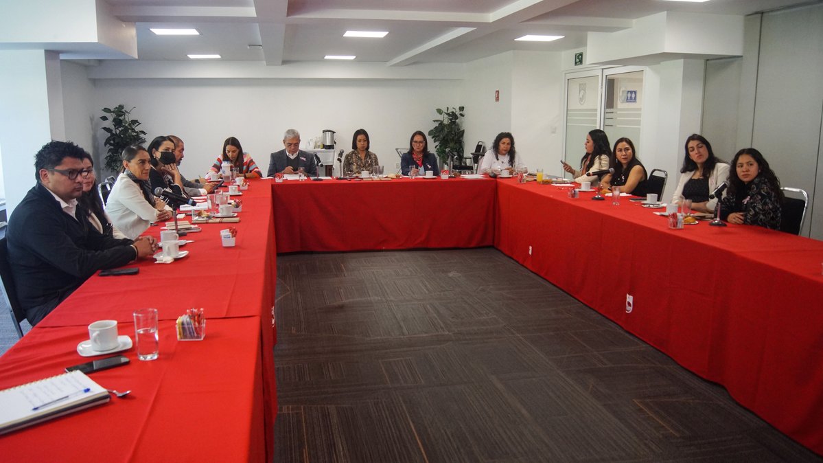 CICMoficial's tweet photo. El 𝐂𝐨𝐦𝐢𝐭𝐞́ 𝐝𝐞 𝐈𝐠𝐮𝐚𝐥𝐝𝐚𝐝 𝐒𝐮𝐬𝐭𝐚𝐧𝐭𝐢𝐯𝐚 𝐲 𝐏𝐚𝐫𝐭𝐢𝐜𝐢𝐩𝐚𝐜𝐢𝐨́𝐧 𝐏𝐫𝐨𝐟𝐞𝐬𝐢𝐨𝐧𝐚𝐥 del CICM, llevó a cabo la presentación “Lenguaje incluyente: reflexiones y herramientas para la comunicación institucional”, con la Lic. Mónica Monserrat Peña Ávila. https://t.co/yVvSXtRLzt