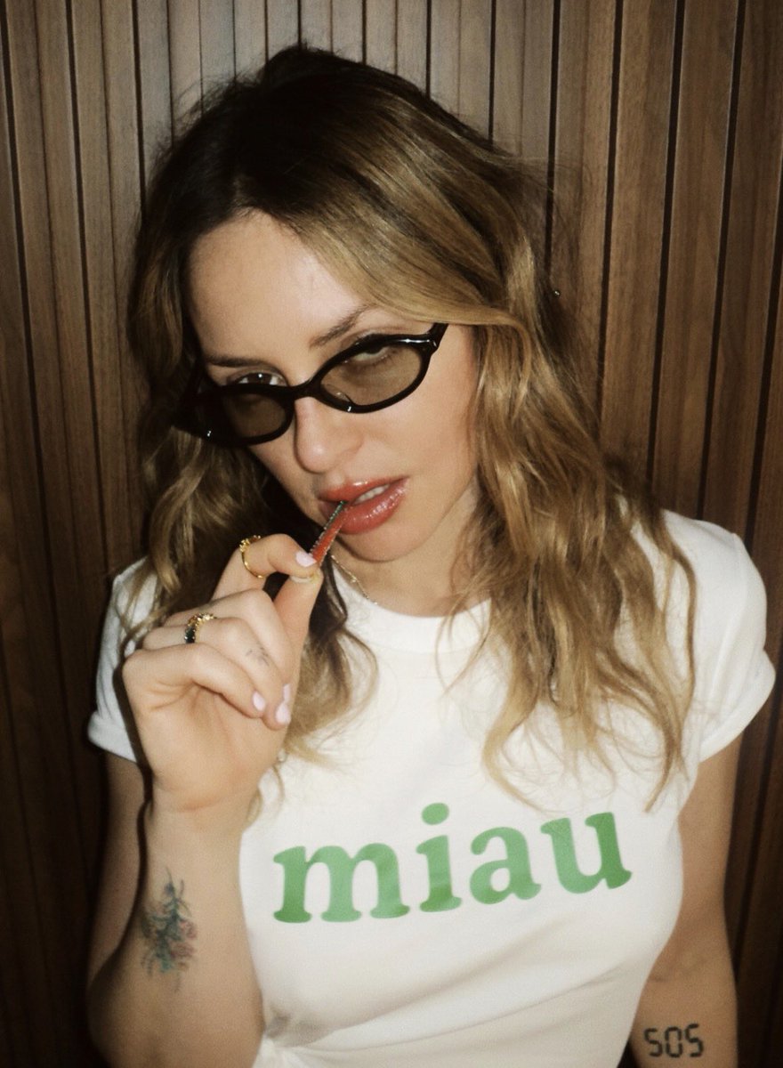 swiftenfpeep's tweet photo. Ya saca la merch Gemadre https://t.co/qxN28LFukI