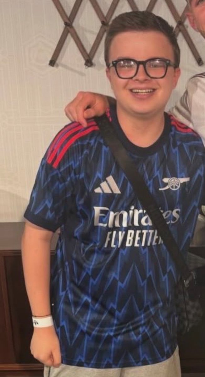 LBLFC_'s tweet photo. HAHAHAHAHAHAHAHAHAHAA FUCKING HELL MAN. https://t.co/hH1KbSkV52