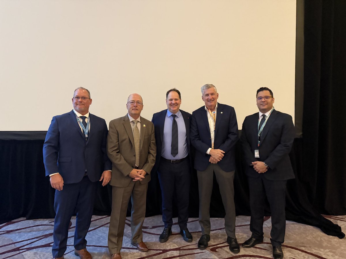 JZerucelli's tweet photo. Building Ontario starts with the women and men of the building trades. Honoured to speak at the 69th annual Ontario Building Trades Convention today.

Every home, every hospital, every bridge starts with a tradesperson. Our job is to make sure they have the training, the good jobs and the backing to keep building. That's why we are investing in Team Canada Strong and putting more than $430 million over five years into the Union Training and Innovation Program, so union training centres can expand, modernize and train more workers.

Great to be joined by MP Bruce Fanjoy. Glad to see Premier Doug Ford, Minister David Piccini and Mayor Mark Sutcliffe in the room.

From Windsor to Thunder Bay to Ottawa, we are building Ontario strong. 🛠️🇨🇦
