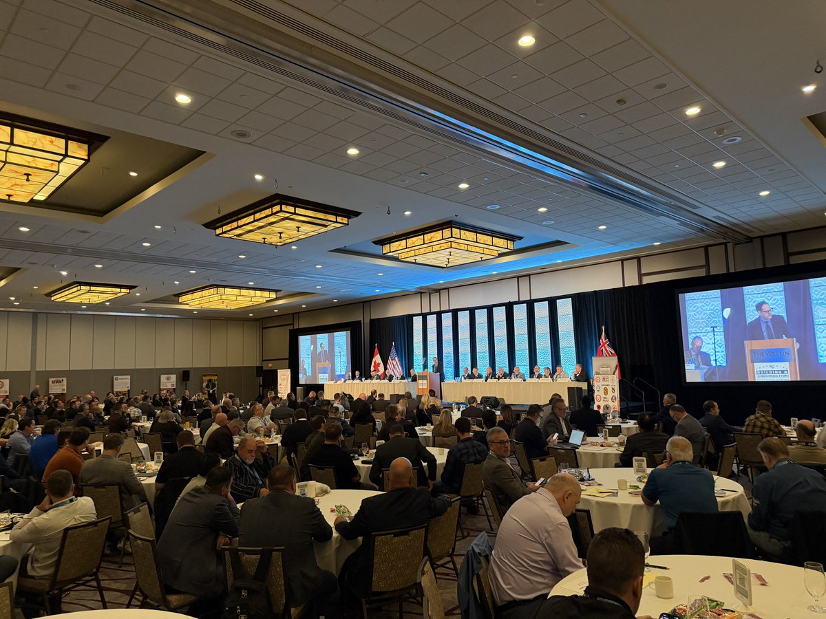 JZerucelli's tweet photo. La construction de l’Ontario repose avant tout sur les femmes et les hommes des métiers de la construction. C’est un honneur pour moi de prendre la parole aujourd’hui lors de la 69e convention annuelle des métiers de la construction de l’Ontario.

Chaque maison, chaque hôpital, chaque pont commence par un ouvrier qualifié. Notre rôle est de veiller à ce qu’ils bénéficient de la formation, des emplois de qualité et du soutien nécessaires pour continuer à construire. C’est pourquoi nous investissons dans l;initiative Une Équipe Canada forte et consacrons plus de 430 millions de dollars sur cinq ans au Programme de formation et d’innovation des syndicats, afin que les centres de formation syndicaux puissent s’agrandir, se moderniser et former davantage de travailleurs.

C’est un plaisir d’être accompagné du député Bruce Fanjoy. Je suis heureux de voir le premier ministre Doug Ford, le ministre David Piccini et le maire Mark Sutcliffe dans la salle.

De Windsor à Thunder Bay en passant par Ottawa, nous construisons un Ontario fort. 🛠️🇨🇦