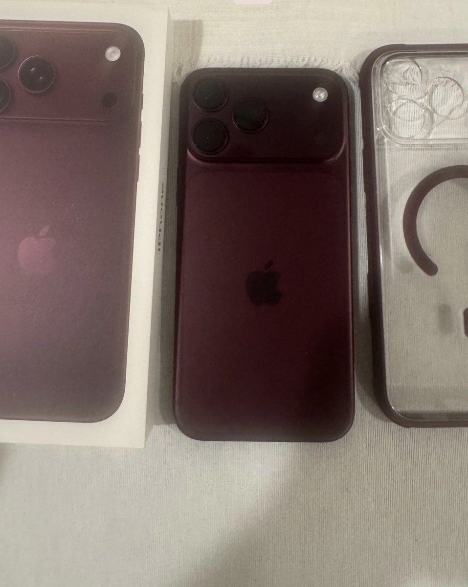 sscaaryy's tweet photo. Bought this iPhone and had it for 2 weeks and I’m gonna let it collect dust like the 13 other iPhones I have Once I can preorder the iPhone Duo https://t.co/YelevWow6m