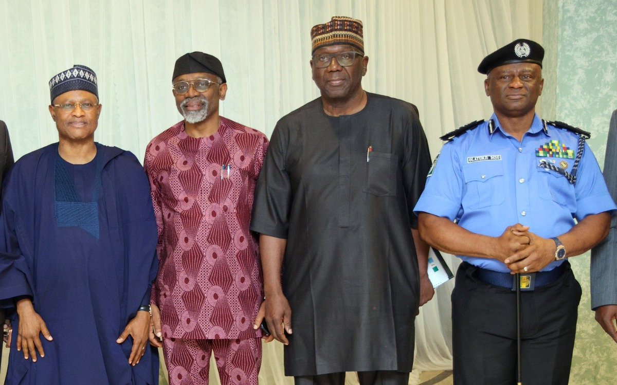 aonanuga1956's tweet photo. STATEHOUSE PRESS RELEASE

NATIONAL POLICING BILL 90 PERCENT READY FOR TRANSMISSION TO NATIONAL ASSEMBLY: GBAJABIAMILA

The Presidential Working Group said on Thursday it would transmit the National Policing Bill to the National Assembly within two weeks.

Chief of Staff to the President and Chairman of the Working Group, Rt. Hon. Femi Gbajabiamila, stated this on Thursday while speaking to journalists after the steering committee meeting at the State House in Abuja.

“The National Policing Bill is more or less ready for transmission to the National Assembly. We will probably have one more meeting after this to cross the t’s and dot the i’s and make sure every area is covered. So, we are 90% ready.

“The governors have one or two observations, and we should be ready in about a week or so,” Gbajabiamila said.

He described the bill as ‘the most consequential Bill of the administration so far’. He said it has undergone strenuous exercises in the last few weeks since the working group's steering committee began deliberations on August 3.

Also speaking on the possibility of the states dragging their feet on the passage of the Sixth Constitution Alteration Bill (State Police), especially against the backdrop of the information that only about six states had passed the amendment out of the 36 states and the FCT, Gbajabiamila affirmed that there was a “national consensus” among Nigerians on the need for the amendments.

“I see no reason why anyone will want to have a rethink on it,” he said.

Participants at today’s meeting included the Chairman of the Governors’ Forum and Governor of Kwara State, AbdulRazak AbdulRahman, Governor Dapo Abiodun of Ogun State, Governor Uba Sani of Kaduna State, Inspector General of Police, Tunji Disu, and the Attorney General and Minister of Justice represented by the Solicitor General and Permanent Secretary, Federal Ministry of Justice, Mrs Beatrice Jedy-Agba.

Other members of the committee were Chairman, Policy Advisory Committee, Justice Abdullahi Liman (rtd); Head, Nigeria Police Reform Secretariat, Professor Olu Ogunsakin; Special Adviser to the President on National Assembly Matters (House of Representatives), Dr Lanre Smart; Senior Special Assistant to the President on Planning and Research who also doubles as the Secretary of the Committee, Nnadubem Moghalu; representative of the President of the Nigerian Bar Association; and AIG Abraham Nabhon Thomas, representing the National Security Adviser.

Bayo Onanuga
Special Adviser to the President
(Information & Strategy)

October 15, 2026