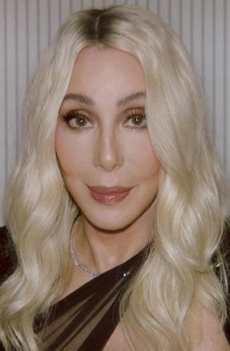 SiteCherBrasil's tweet photo. 🎶 @Cher falou à Vogue sobre a carreira musical:

"Estou prestes a gravar um álbum, e também uma outra música - a colaboração mais louca de todos os tempos. Não posso falar muito (..) É uma colaboração que ninguém pensaria, mas também não diriam que é 'muita loucura'."

Palpites? https://t.co/Jumesq4mM8