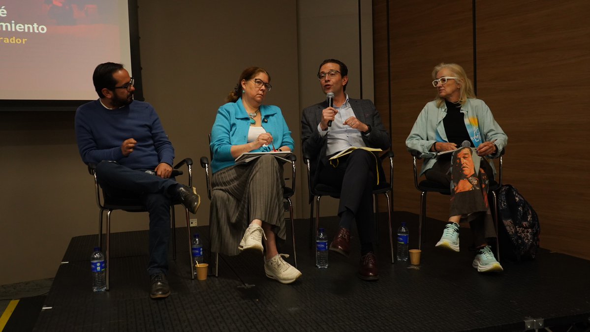 Colcheck's tweet photo. 🔴 #EnVivo | ¡Continuamos la jornada de la tarde de #Colombiacheck10Años!

🗳️ Abrimos con el foro «Elecciones: el algoritmo también vota», moderado por José Sarmiento, junto a Alejandra Barrios (@moecolombia), Vivian Newman (@Dejusticia) y Mario Puerta (@CarterCenter).

🧵👇 https://t.co/SvKBq5jssk