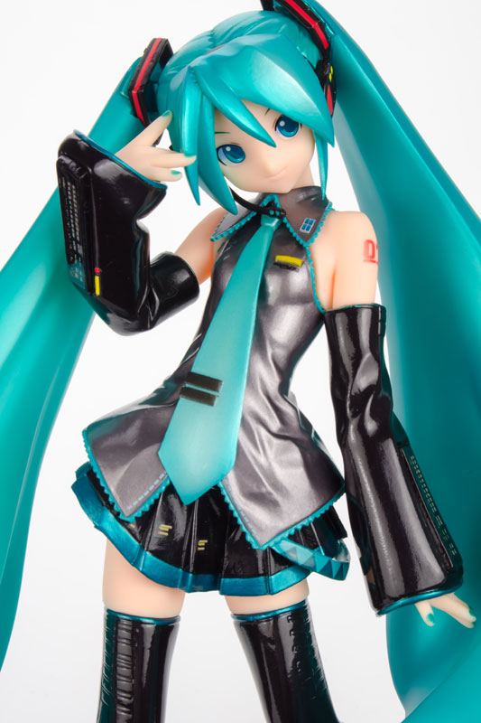 kzzrttt's tweet photo. its crazy how this is like the best miku figure ever. like this is absolute miku. this is as miku as it gets and we havent gotten this close since https://t.co/x9s0Vyo898