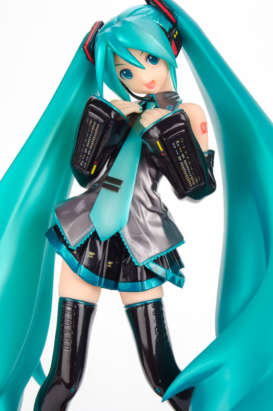 kzzrttt's tweet photo. its crazy how this is like the best miku figure ever. like this is absolute miku. this is as miku as it gets and we havent gotten this close since https://t.co/x9s0Vyo898