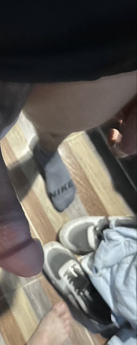 Ignacio5627's tweet photo. Ya casi llegamos a los  200 seguidores, quieren ver la foto completa de la Vrg de mi compa hetero, sigan sigan xq la neta se carga una buena vrg el cabron. 🔥🍆 https://t.co/UdVmT5N7pL