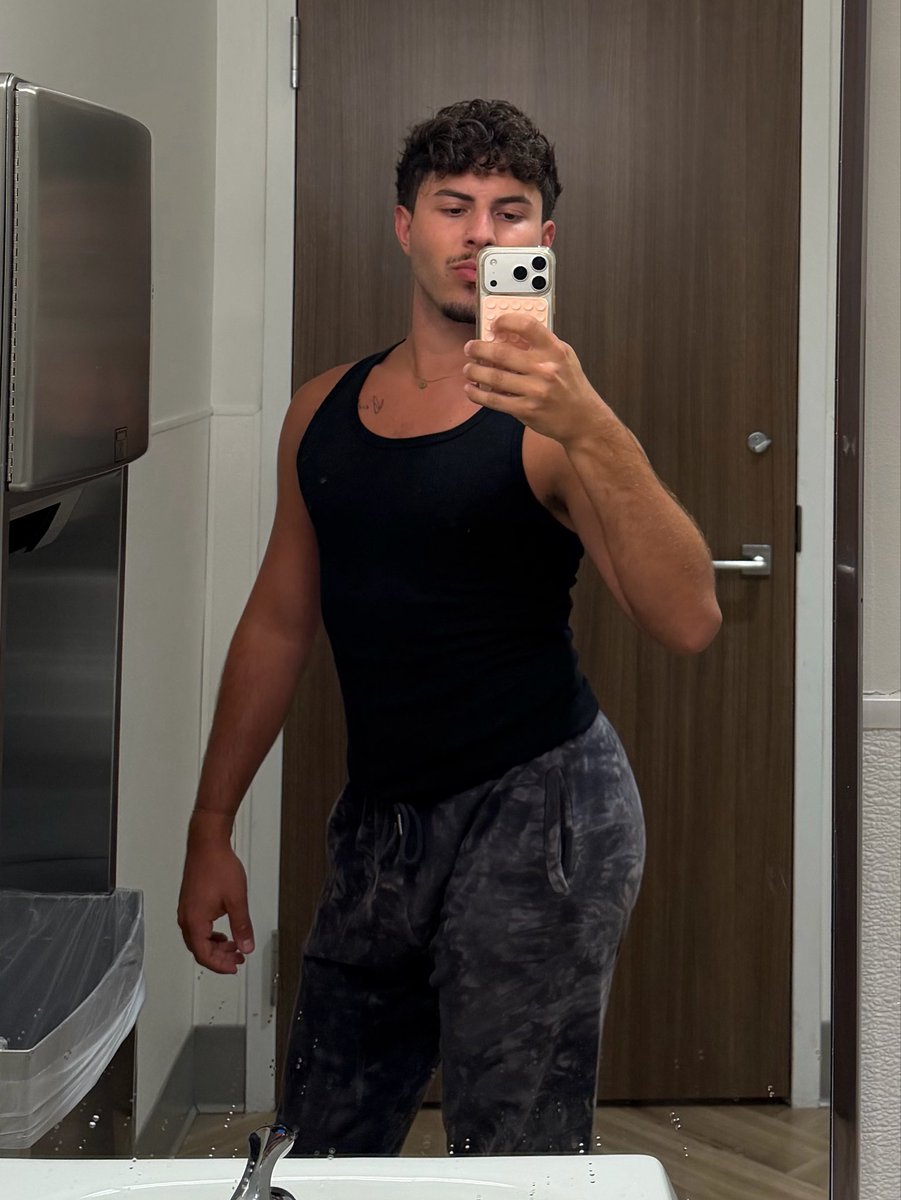 jaycornishh's tweet photo. Did you gym today? https://t.co/Z7wm5AhOFh