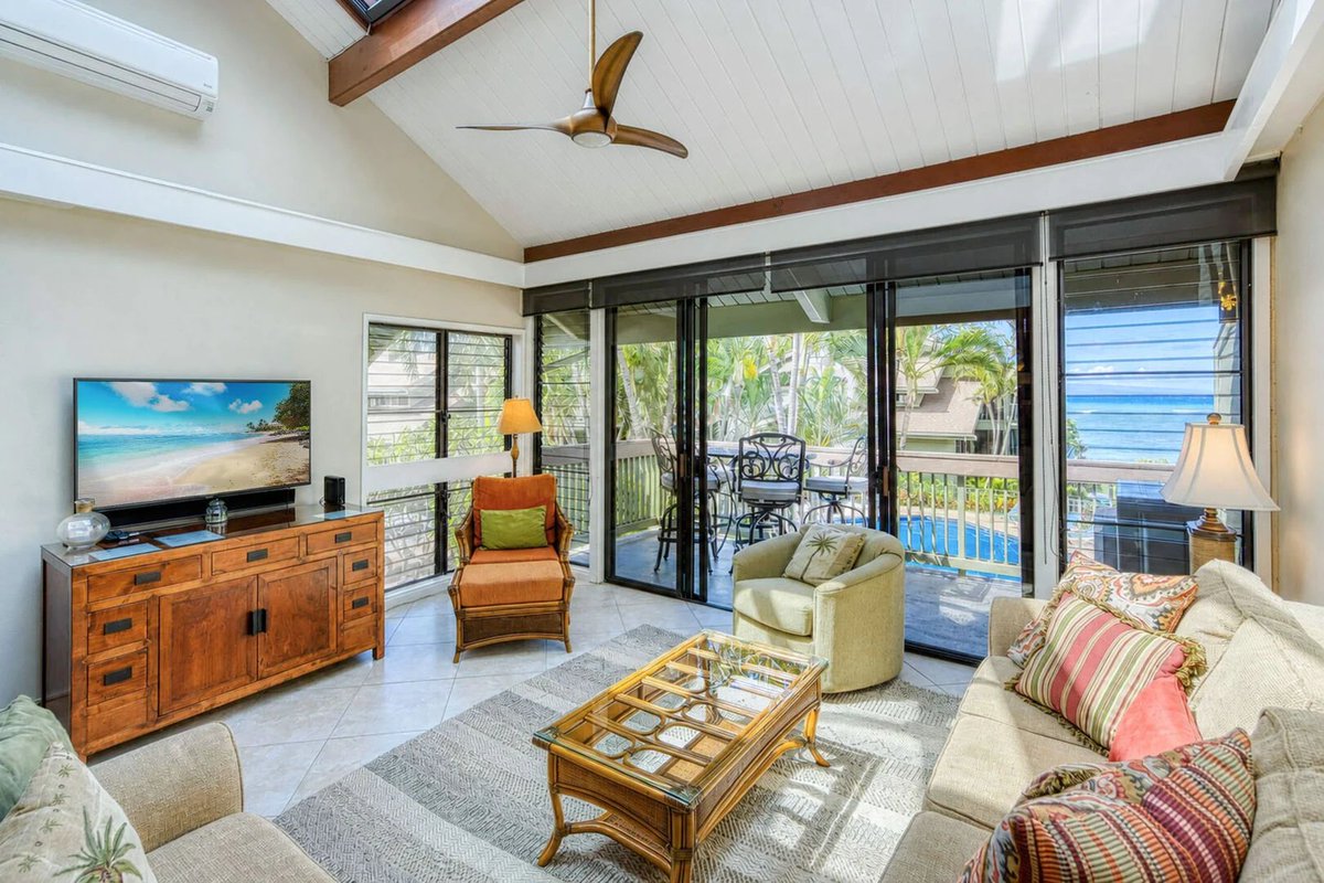 VacationMauiNet's tweet photo. Molokai and Lanai on the horizon, with ocean views throughout this spacious 3-bedroom retreat. 🌊

Book direct at https://t.co/3zPJJ5vL3t for best rates.

#Maui #Kahana #WestMaui https://t.co/1iYRhnpXkT
