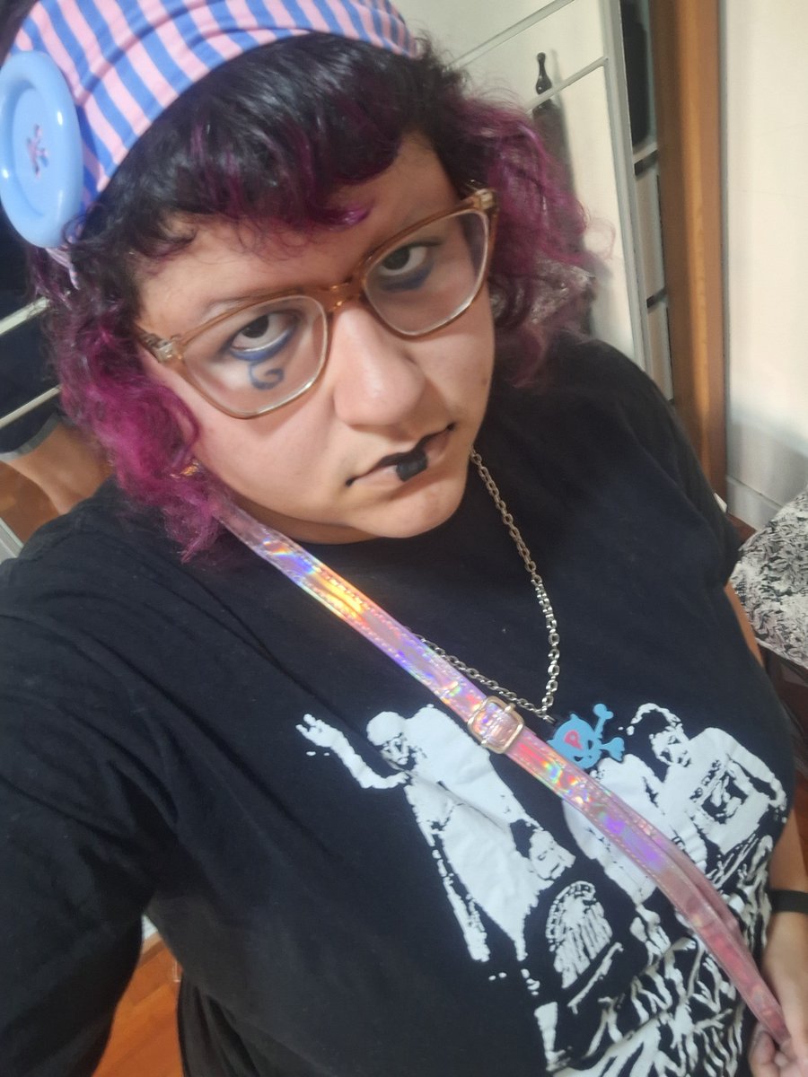 frootloopmagget's tweet photo. kind of gnc trans guy dresses like he got gangbanged by twelve straight edge dudes inside the depths of a claires More at 12 https://t.co/vrWcU6lhLG