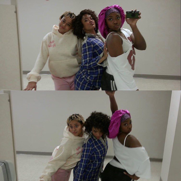jaynefiles's tweet photo. Sisters! #adw https://t.co/kZcWdYVfx9