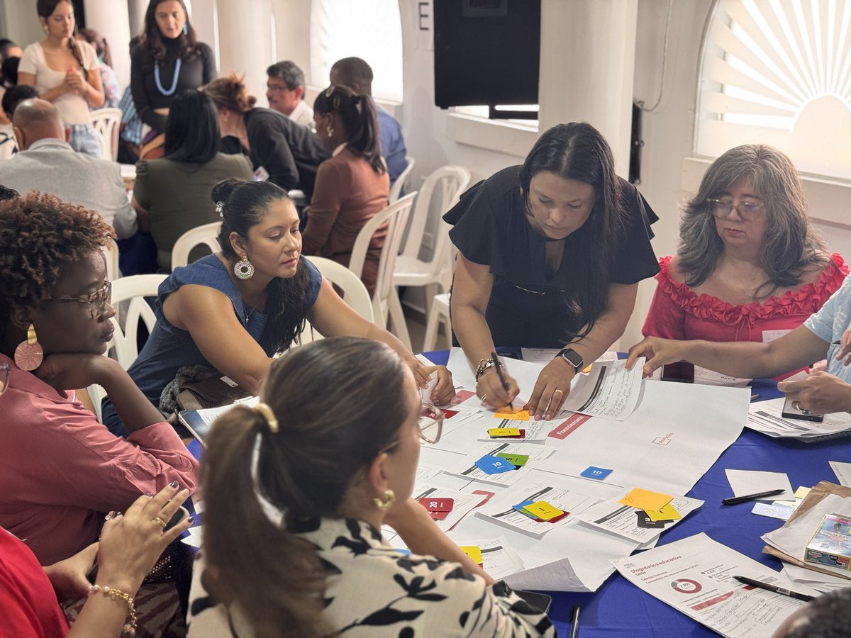 ProPacificoOrg's tweet photo. La participación ciudadana será clave para hacer seguimiento, exigir resultados y lograr que los compromisos se conviertan en realidad en cada aula e institución educativa. 

👉Conoce el proceso y participa: https://t.co/OamnEu8UtY https://t.co/O3KHm8qbPO
