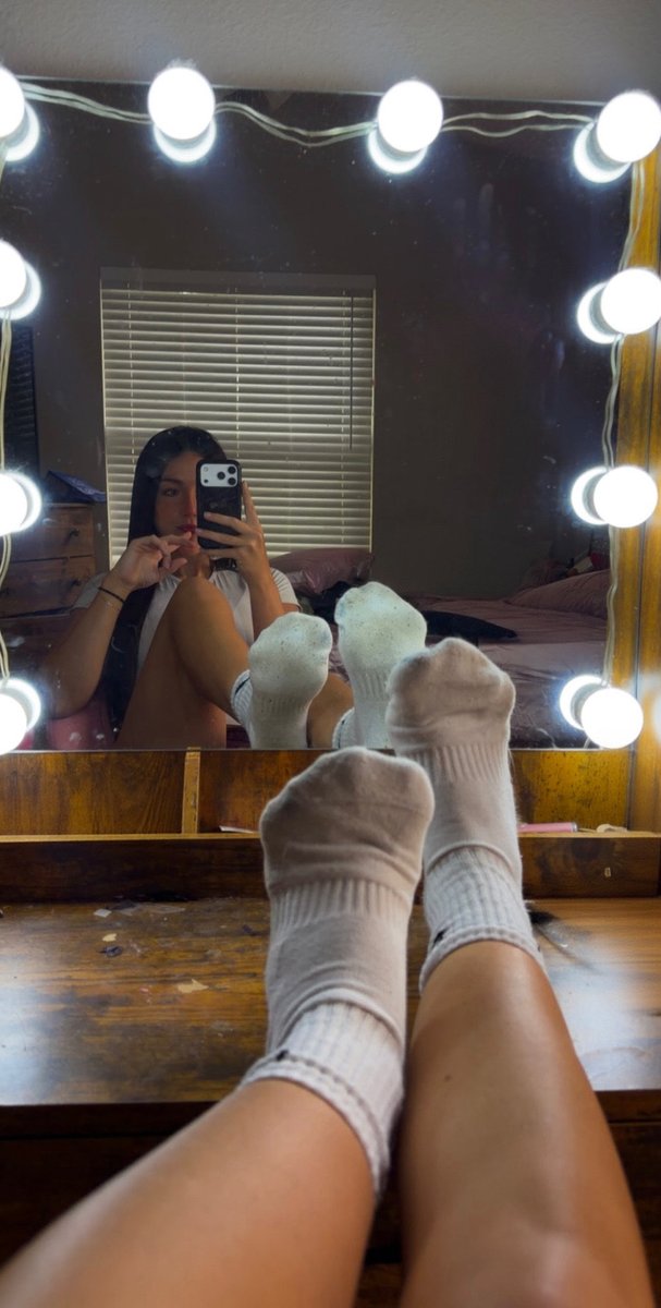 send2haley_'s tweet photo. stinky gym socks make you weak https://t.co/Ehy3jeYXKR