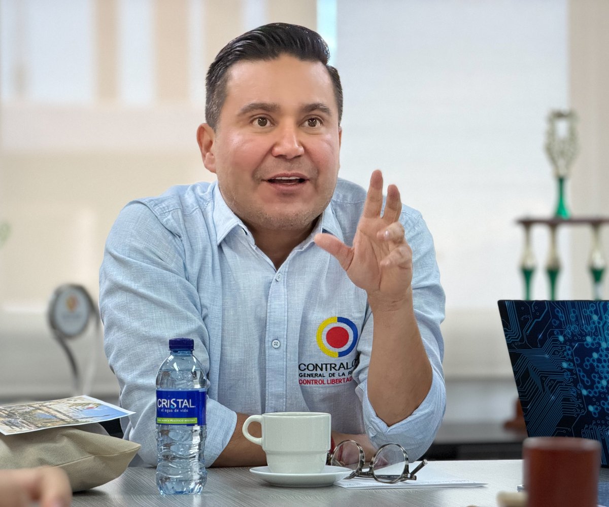 CGR_Colombia's tweet photo. En su visita a 📍Valledupar, el Contralor General de la República, Jorge Laverde Vargas, destacó la importancia de fortalecer la sinergia entre la Contraloría, @FiscaliaCol , @PGN_COL  y @DefensoriaCol para articular capacidades e intercambiar información en el marco de sus competencias.

El trabajo coordinado entre las entidades permite sumar esfuerzos para identificar posibles irregularidades, fortalecer las actuaciones institucionales y avanzar en respuestas más oportunas frente a las problemáticas que afectan a los territorios.

La articulación institucional es clave para fortalecer el control fiscal y contribuir a la defensa de los recursos públicos de los colombianos.

#ControlLibertadYOrden