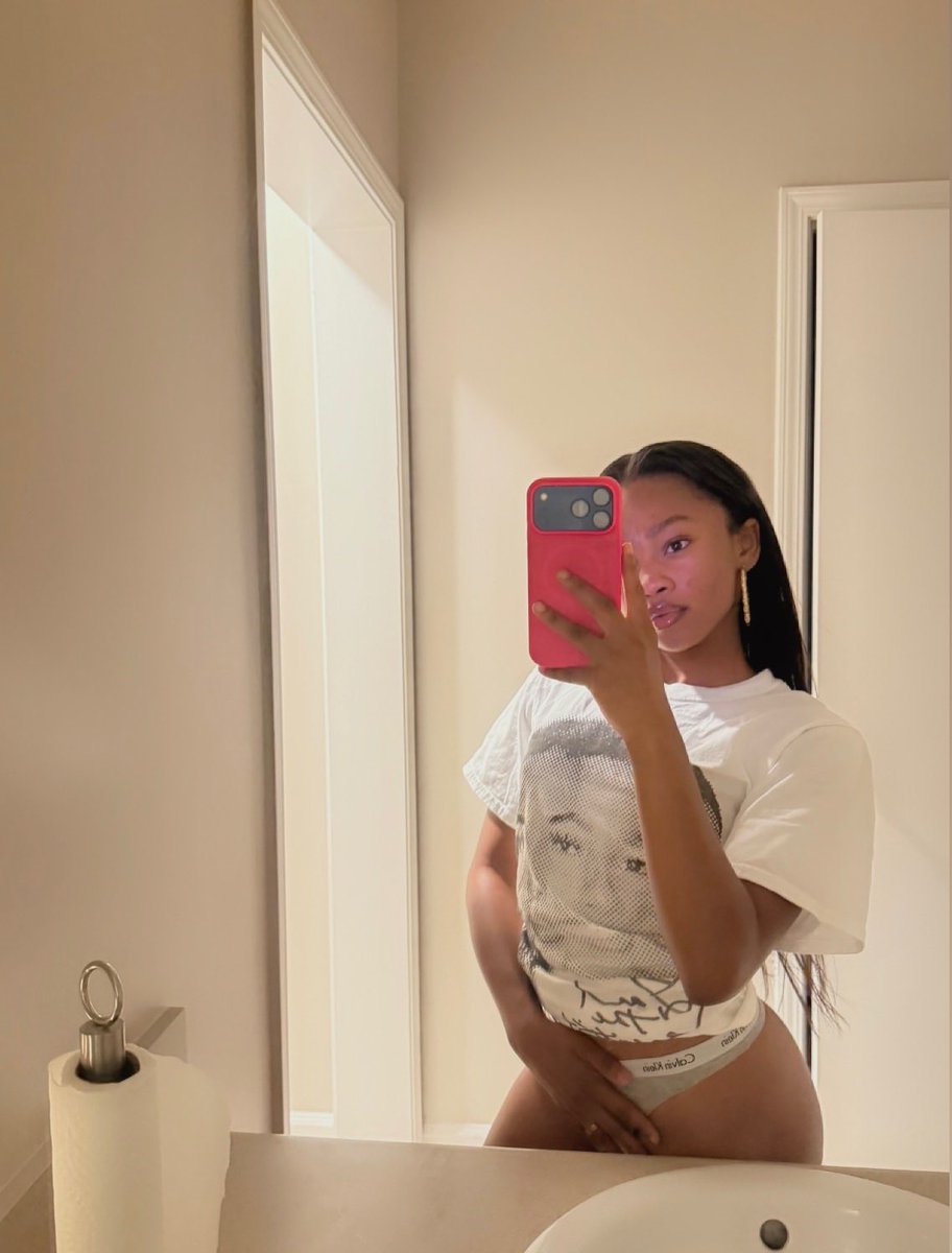 queenjennaee's tweet photo. Big?😒 https://t.co/EKwo5bhVuC