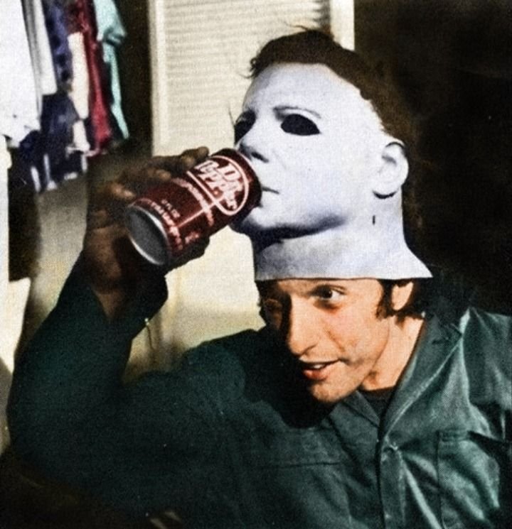 hozierlvrs's tweet photo. love horror bts where they have a lil drinky drink https://t.co/dvbD2HT46E