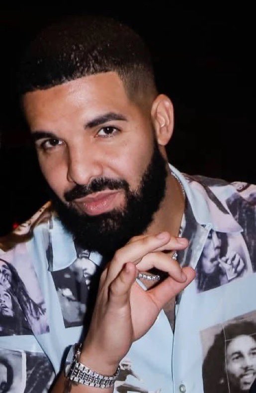 Machalagun's tweet photo. Drake is reportedly set to become the new voice of Elmo. https://t.co/BUmUQIUAlZ