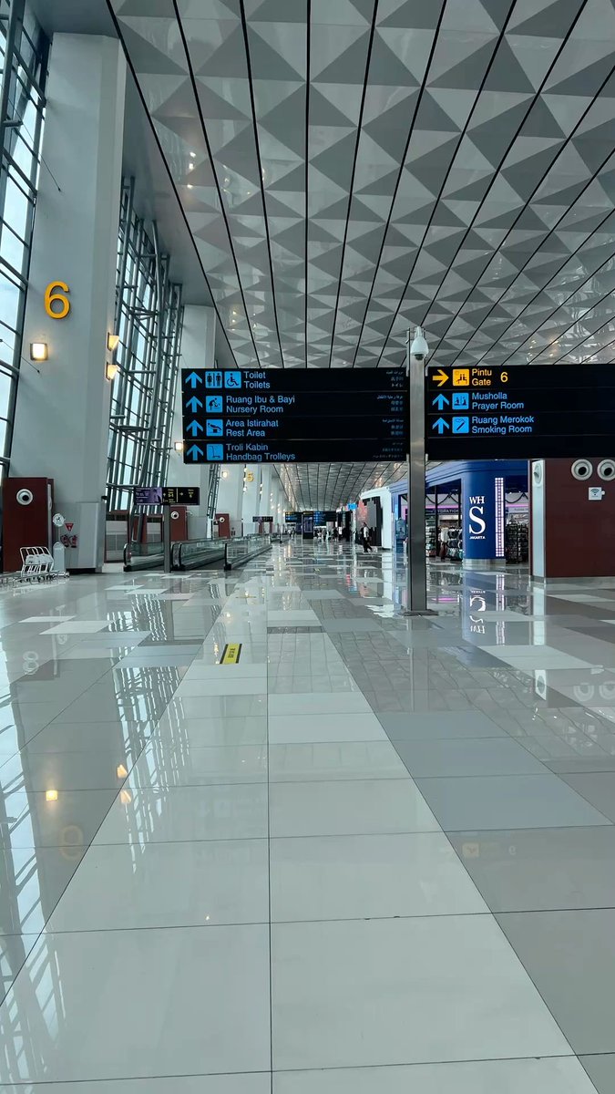 hikaryuo's tweet photo. Vine por mi hijo al aeropuerto ft. un café https://t.co/bnXGHyKgbI