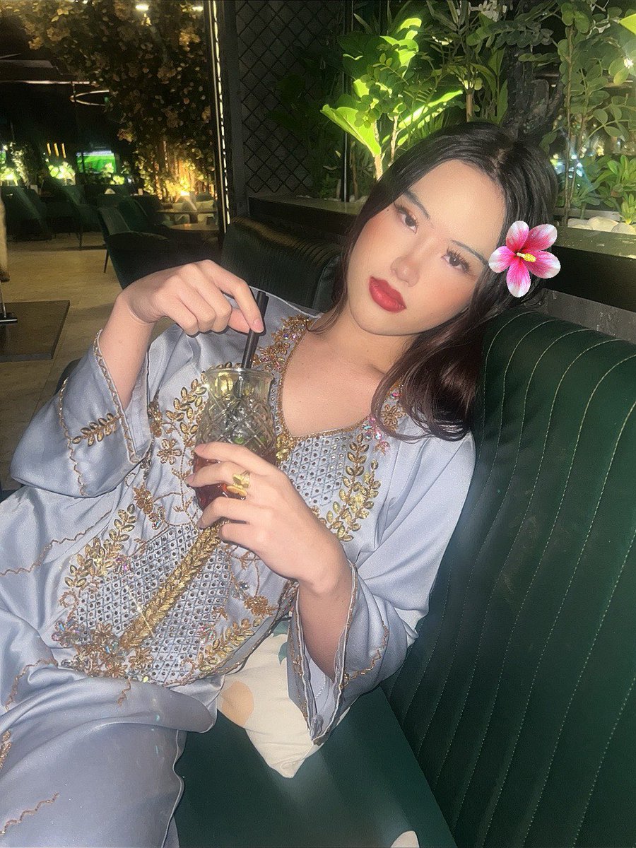 floarette's tweet photo. #ladyboy_saudi #ladyboy_riyadh #ladyboy_both_in_riyadh https://t.co/KEHckCy1ru