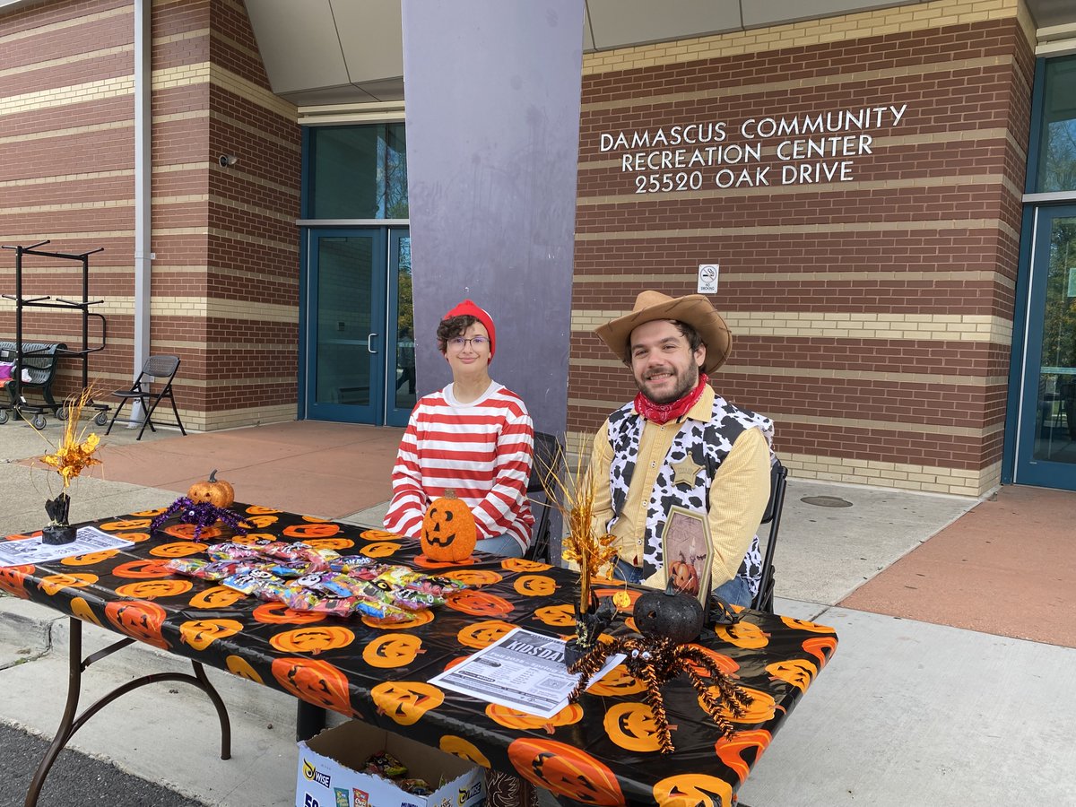 MoCoRec's tweet photo. We have a great lineup of fall events coming up! 
Oct. 24: Spooktacular Rec or Treat at Damascus CRC
Oct. 25: Skyline of Screams and  Family Dance at Silver Spring RAC
Oct. 25: Haunted House at Clara Barton NRC
Oct. 31: Trunk or Treat at Praisner CRC

ℹ️➡️ https://t.co/oifBre6N4j https://t.co/cD8FpkgpXn