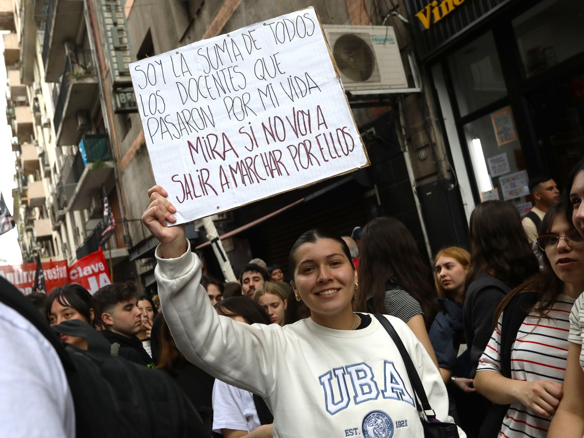 FerEspinozaOK's tweet photo. 🎓🇦🇷 LA UNIVERSIDAD PÚBLICA ES EL ORGULLO DE LA ARGENTINA Y NO VAMOS A PERMITIR QUE LA DESTRUYAN. https://t.co/RB6CvHe089