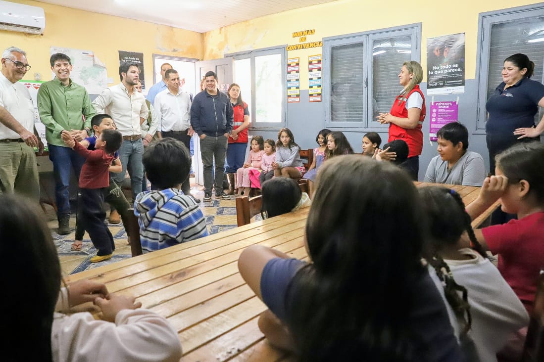 MINNAParaguay's tweet photo. #JornadaDeTrabajo | Misiones
📌El MINNA cuenta con un Espacio de Cuidado del #ProgramaAbrazo en el Bo. San José de Ayolas, y hasta ahí llegó el ministro @WalterGCpy, continuando con su agenda de visitas por la zona, en el marco de la contingencia provocada por la crecida del río https://t.co/rZnfKFa1RK