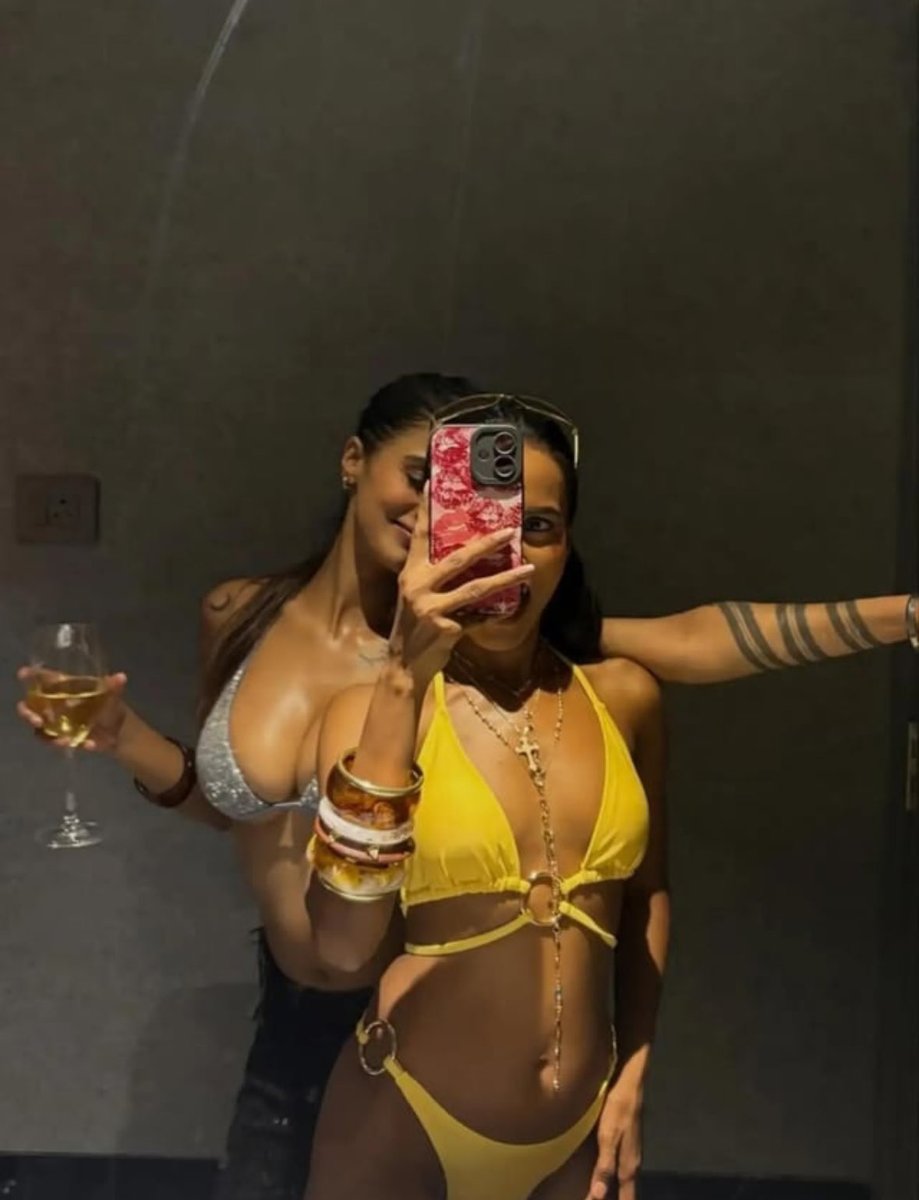 macyrobs3429939's tweet photo. Indian bombshell baddie at a party https://t.co/xIM2mPizaZ