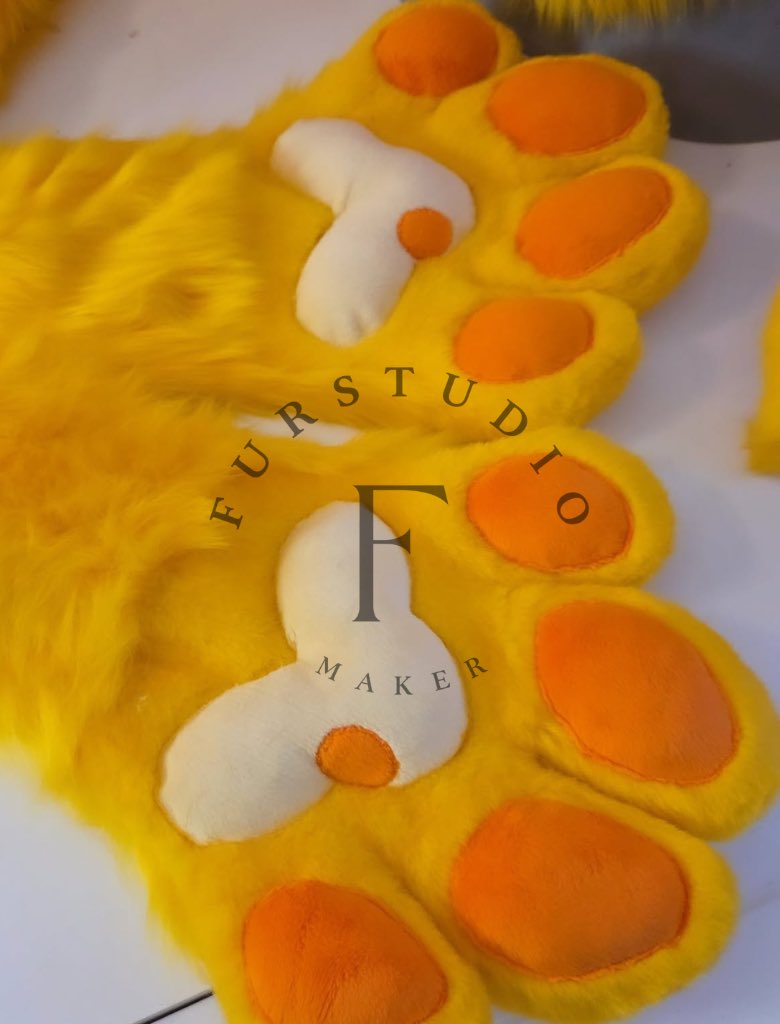 Furstudioo6's tweet photo. A closer look at the details! Every little feature makes this mini partial extra special! 😭So happy with how this commission turned out! 

#Fursuit #FursuitMaker #FurryFandom #FursuitDetails #Dutchie https://t.co/xogiVRfUIN