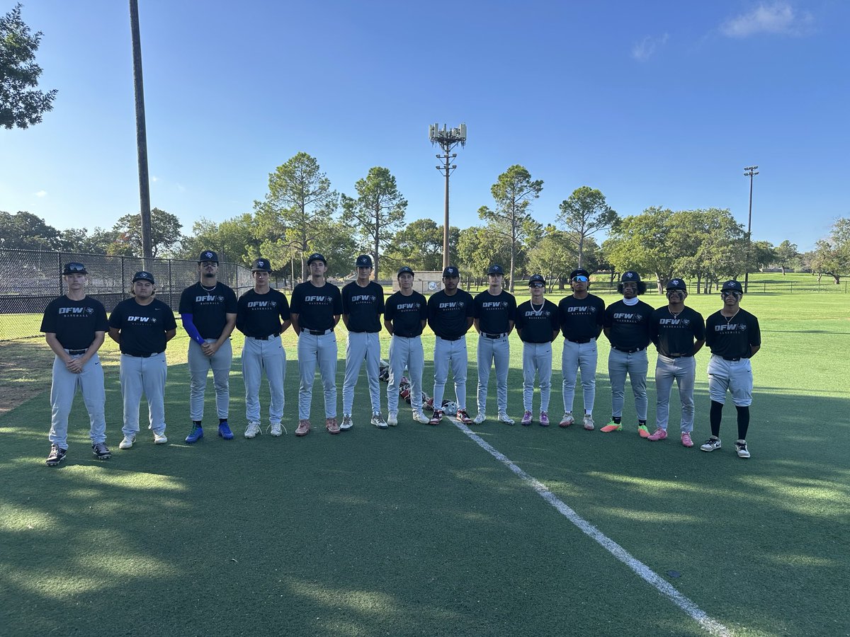 coachpage_'s tweet photo. Game 1 of the @DFWPostGrad Black Vs. White World Series did not disappoint! 

#DubCity @PitchinwithDeck @ZarkoZach https://t.co/v1vvWTkW0U