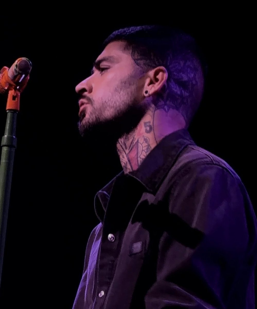 comfrtzayn's tweet photo. zayn malik. https://t.co/pb8bpD5ajd