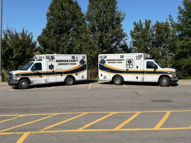 ExponentWVNews's tweet photo. The Harrison County Emergency Squad is rolling out its first brand-new ambulances in 20 years.
Read about the fleet update in the replies
#wvnews #harrisoncounty #firstresponders #wvemergency #localnews https://t.co/2gIwdh9dVL