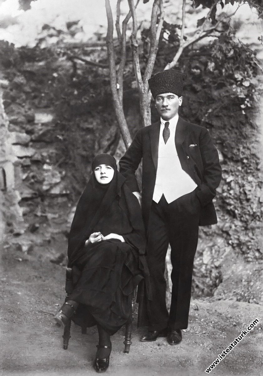 jzerzan0's tweet photo. @JSunderherd din zehri ile zehirlenmiş mustafa kemal ve eşi https://t.co/Ti9Tf8DPX2
