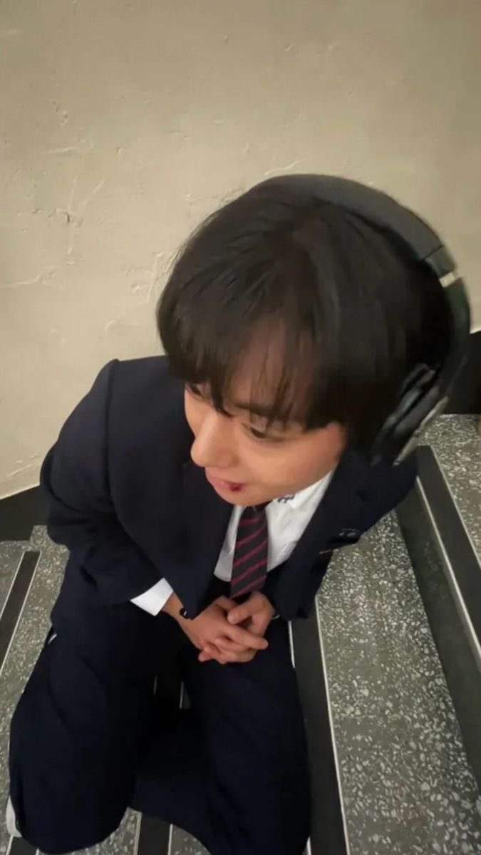 mochii_mp3's tweet photo. #shse au.

Sieun was on his way to his apartment, expecting nothing more than spending his afternoon studying and then later inviting Suho over. Sieun heard some rattling from outside, when he opened the door he saw his mother, whom hadn’t come back home in weeks. https://t.co/nFxRlbP4nV