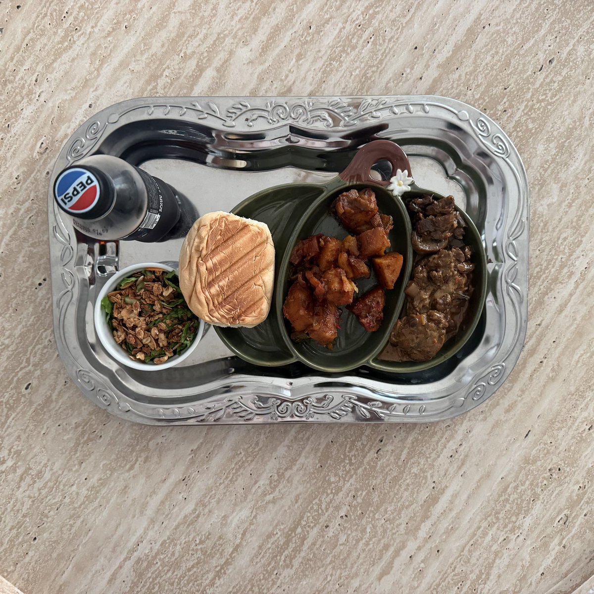 flwrs2vi's tweet photo. rest of tdays eats minusss my family dinner which i had lots of yummi things that i forgot to take pics of ( ∩´͈ ᐜ `͈∩) https://t.co/sFmno4YvEM