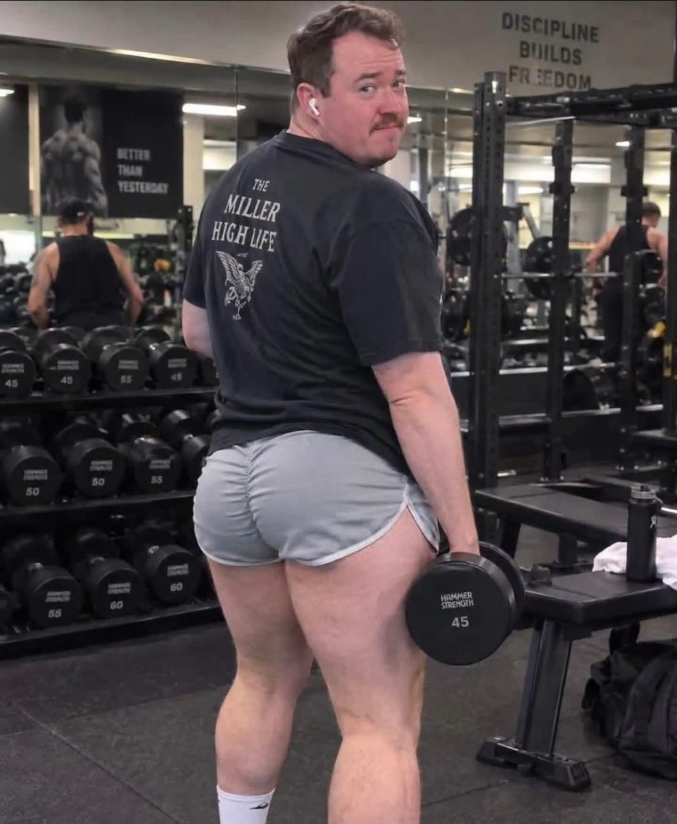Freebaldin's tweet photo. Stop looking at me you fucking creep 😠 https://t.co/1t9ntVTwto