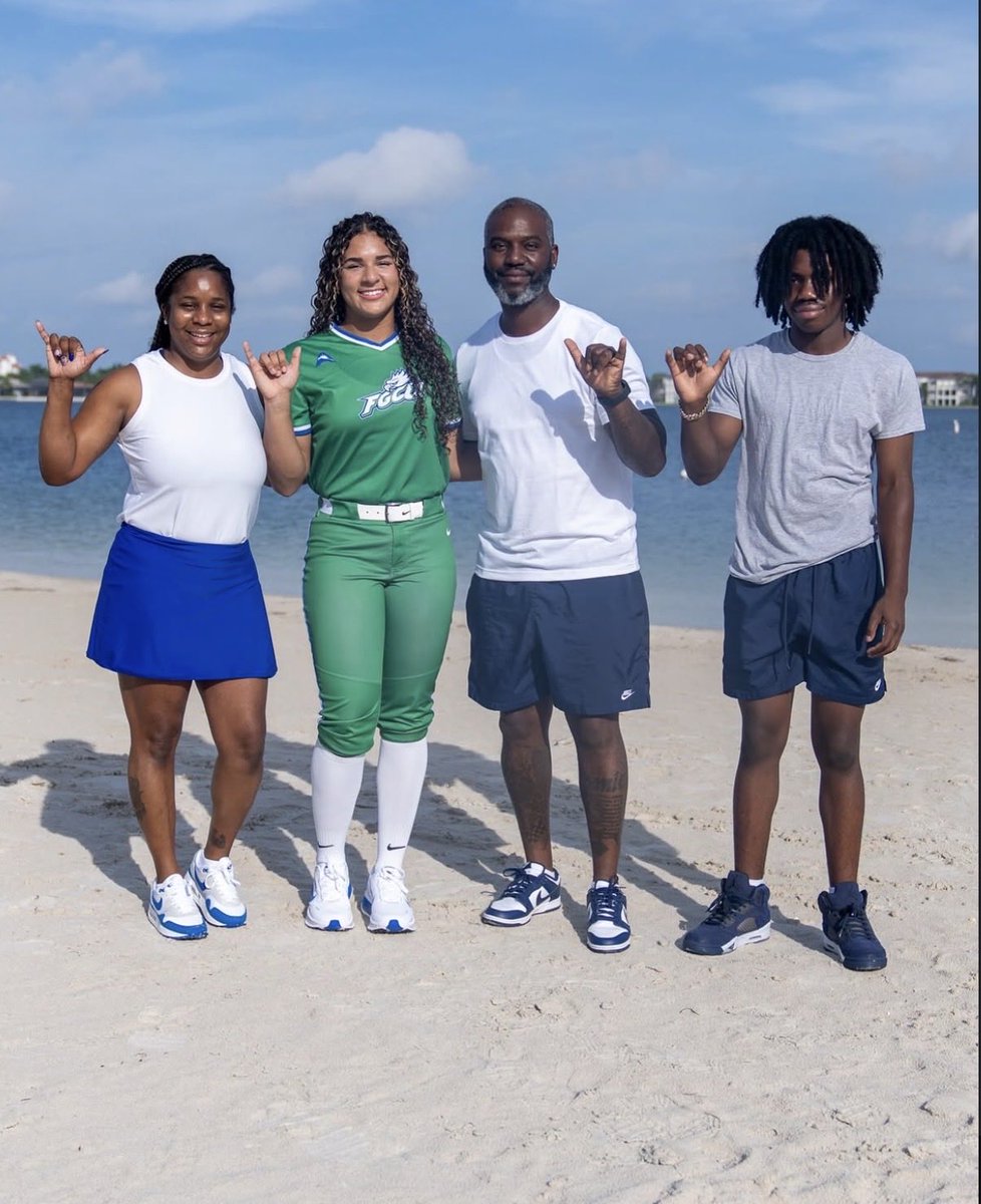 sfinferno_FP's tweet photo. Congrats to our 7th 🔥 C/O 2028 Commit @LexiMedina2028 from our @FeNowling 18u team! #WingsUp @FGCU_Softball is building something special with these 🔥 ladies! @THEWOWSB @DiamondAddicts @LineDsoftball @ExtraInningSB @FloridaFastpit1 @SoftbalAmerica @KylerNowling #GoInferno #7of8 https://t.co/7OyT0r1CuG