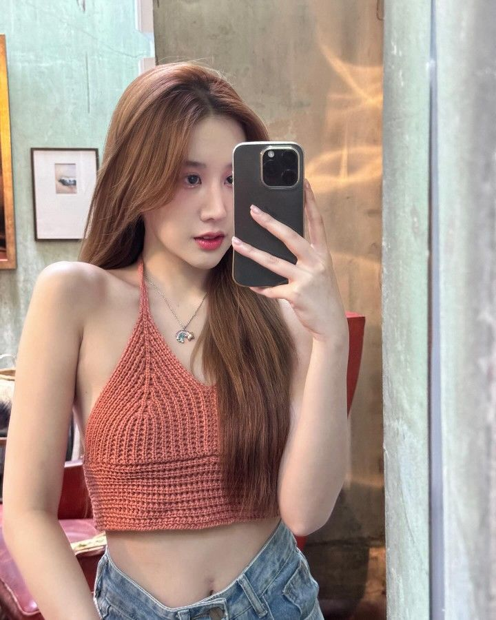 DanelleKen09vr's tweet photo. เรื่องตัวเก็บประจุ
C = 8 μF ต่อกับไฟ 15 V จะเก็บประจุได้กี่ μC? 🍒💅
วิธีทำ: สูตร Q = CV 
แทนค่า 8 × 15 ตอบ 120 μC เลย 😈✨

🆔 olie3

#ลำลูกกา #ธัญบุรี #คลองหก
ให้หนูเป็นความสุขของพี่ๆนะคะ 🌎🍂 https://t.co/NMFMczdDSc