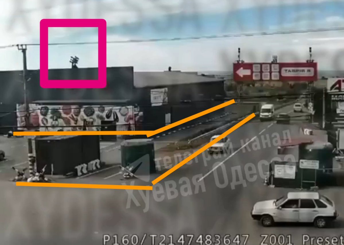 Bonbon2038's tweet photo. @AJEnglish 1) no cars in the parking lot
2) air defense system on the roof

Legit military target.

Now issue a correction. https://t.co/DKIAv3kWSZ
