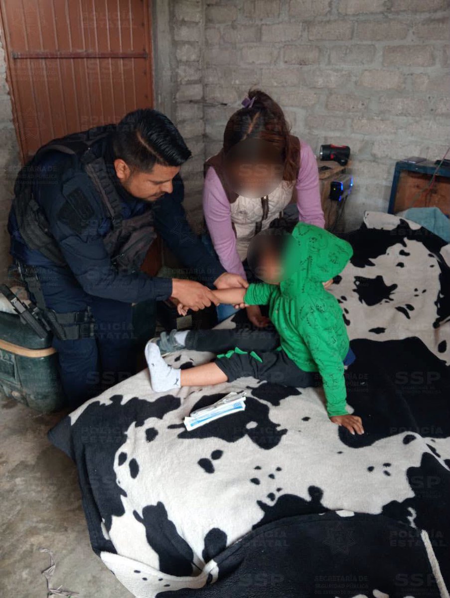 sspdgo's tweet photo. Se recibe llamada de auxilio, reportando niño de 5 años que presenta síntomas graves por picadura de alacrán en loc. de La Gloria, del Mezquital, Dgo., ubicada en los límites con Nayarit, elementos de la Policía llegaron  para de inmediato suministrar el suero antialacránico https://t.co/5cpkH27sVC