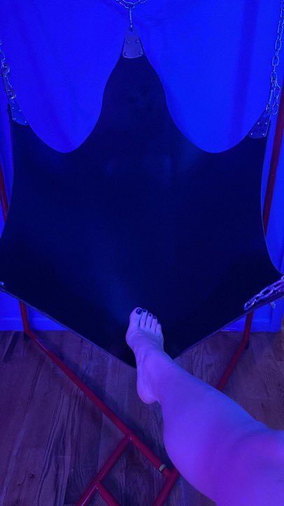 dominalayla1's tweet photo. Penses tu pouvoir les lécher jusqu’à ce qu’ils redeviennent blancs ?👅

#feetfethish #feetpic #domina #moneymiss #feetfetiche #PiedsNus #FeetPicture #feet_pic https://t.co/imPj89CyPU