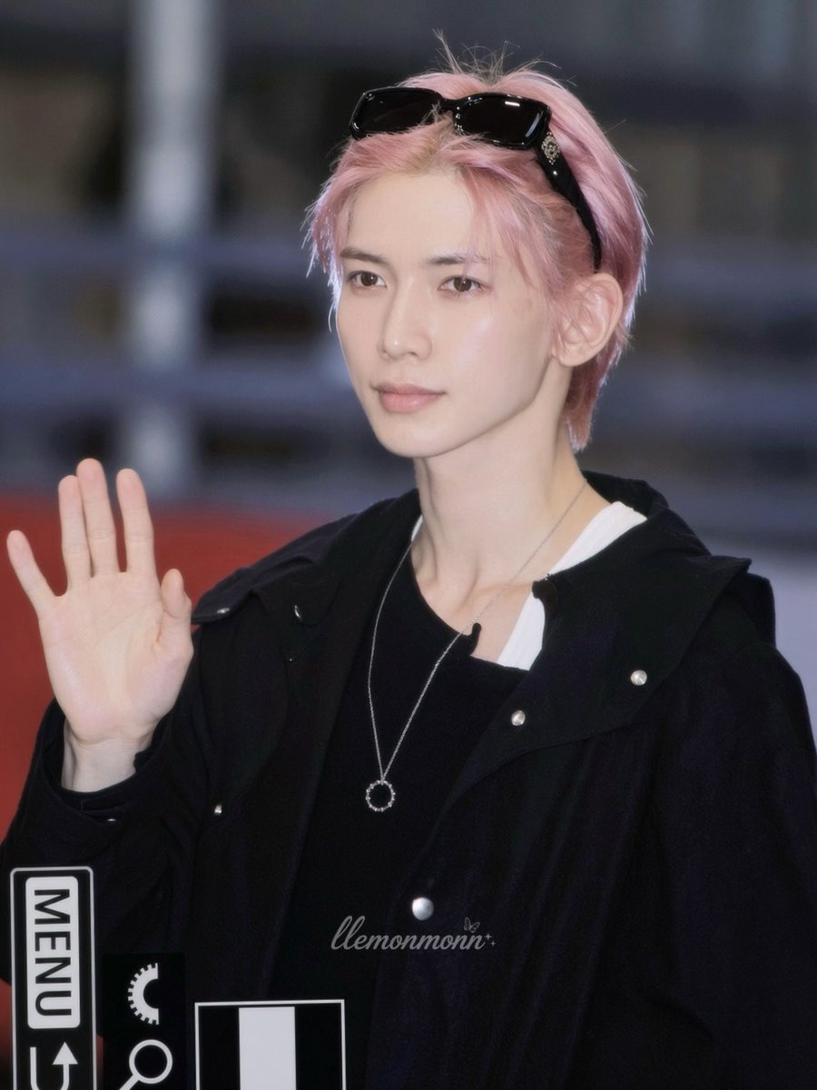 cuterdoll's tweet photo. i've never seen pink hair look this natural on someone before https://t.co/bNtbpKnKaK