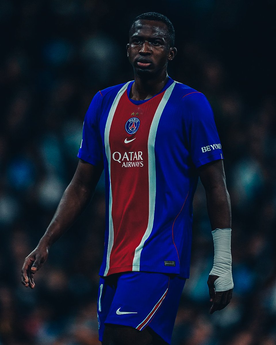Ligue1_ESP's tweet photo. Willian Pacho 🔐 https://t.co/qLD5vJYwOU