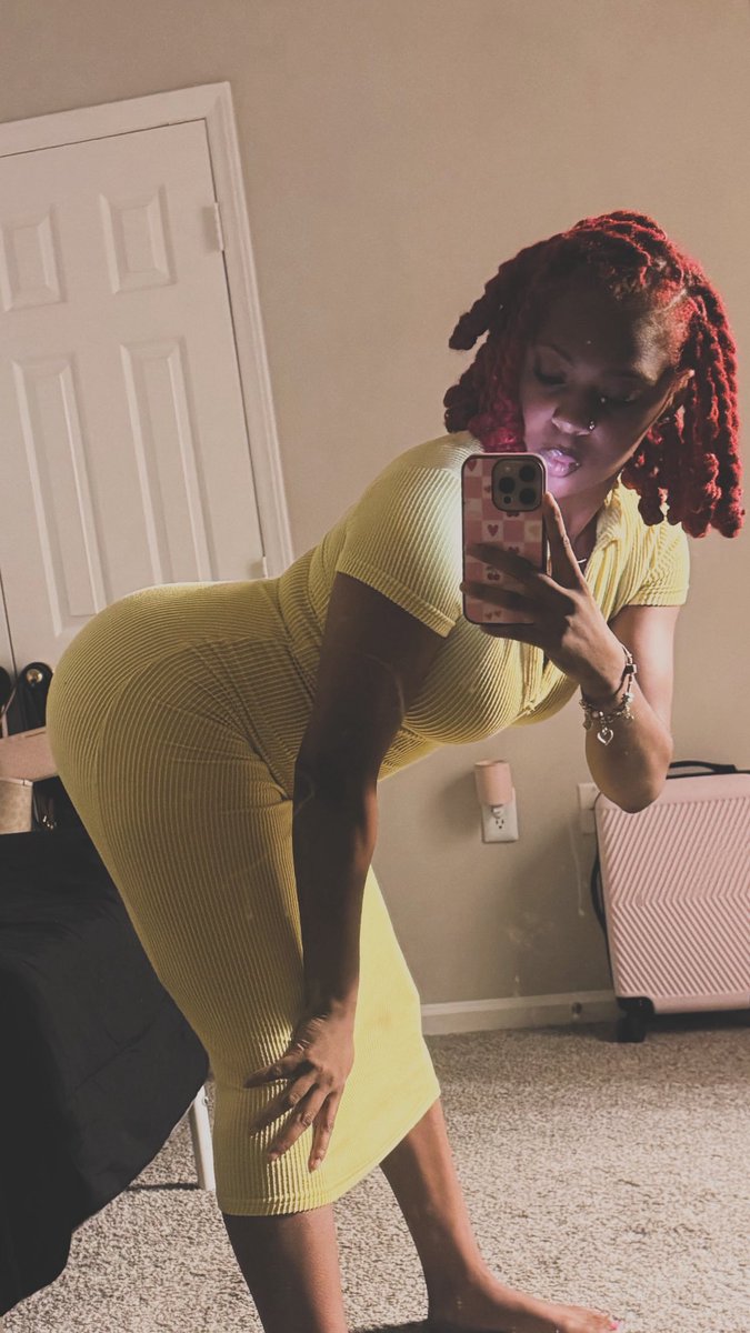 CumPlaywNova's tweet photo. Instagram  vs  Twitter 🍦 https://t.co/rfzlCsVheW