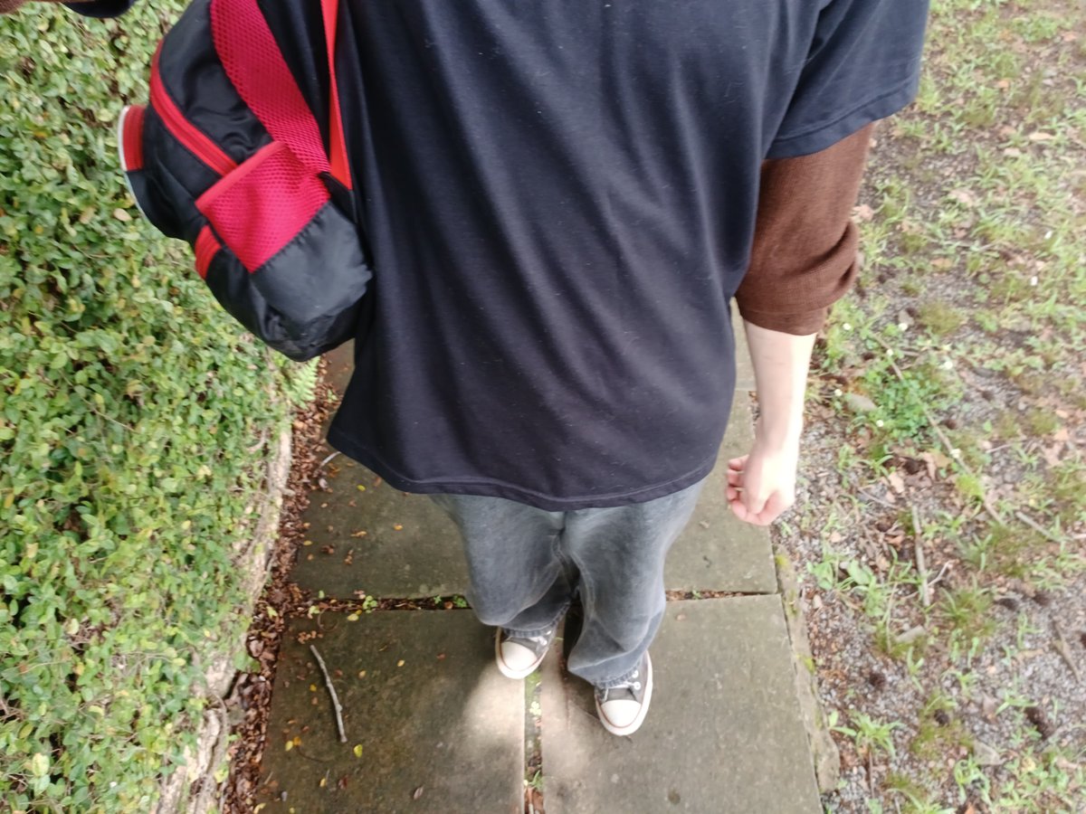 gustacokepie's tweet photo. autista com hiperfoco em passar no cemitério quando ta voltando pra casa https://t.co/rJ37oRZCFb